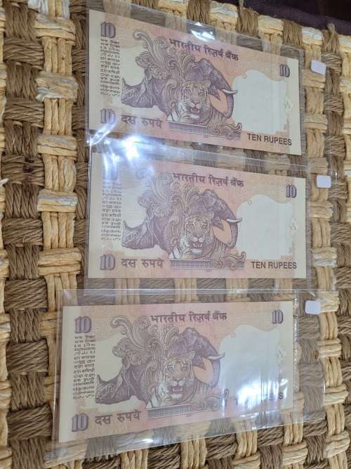 Great Find ! 3 x Uncirculated, Sequential India Ghandi 10 Rupees banknotes !