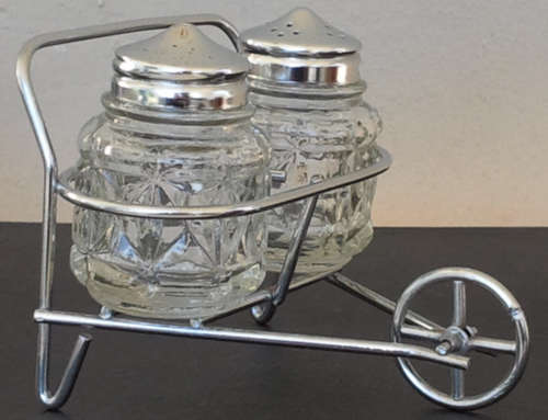 Salt & Pepper Shaker Set