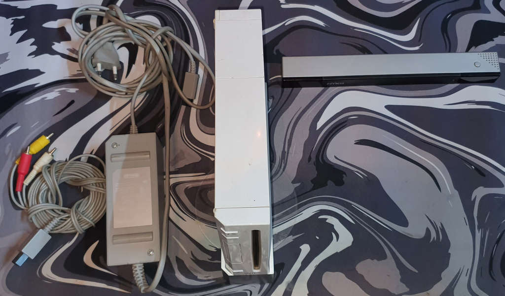 Nintendo Wii + controler + Motion plus + hd cables + Super Paper Mario + Modded + extras