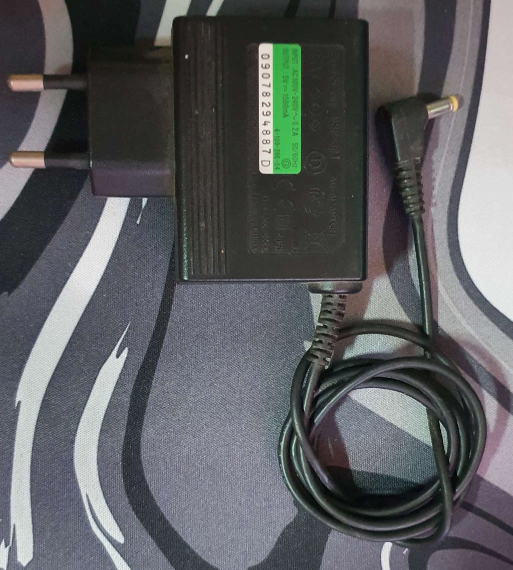 PSP 3004 (Rare Color) + 8gb Memory stick duo + new battery + 7 Games