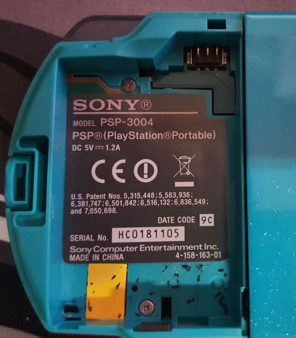 PSP 3004 (Rare Color) + 8gb Memory stick duo + new battery + 7 Games