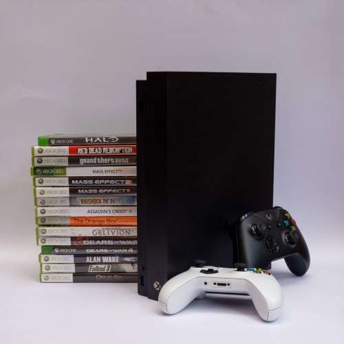 Xbox One X 1TB - 2 Controllers - 15 Games Bundle
