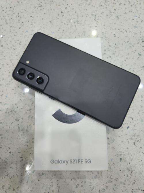 Samsung S21 FE 5G. Dual sim. Excellent Condition. Graphite.