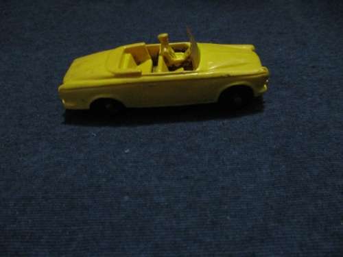 TOMTE CAR PLAY WORN DAMAGED WINDSCREAN