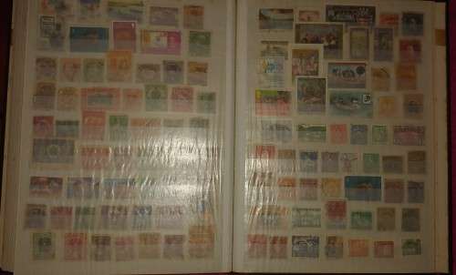 GREEN STOCKBOOK MIXED WORLD FOR SORTING AS SHOWN IN PHOTOS 15 PAGE 30 SIDES