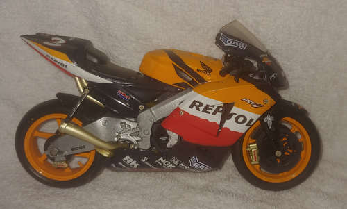 REPSOL DIE CAST AND PLASTIC MOTORCYCLE