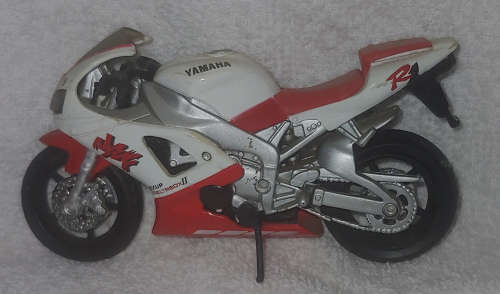 YAHAMA DIE CAST AND PLASTIC MOTORCYCLE