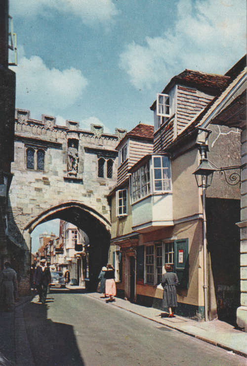 UN USED POST CARD HIGH STREET GATE