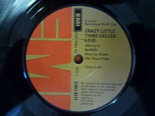 QUEEN -- WE WILL ROCK YOU/CRAZY LITTLE THING CALLED LOVE -- 7 SINGLE VINYL