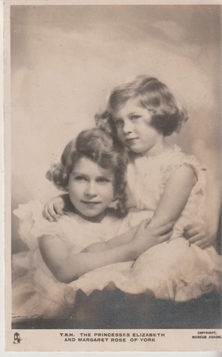 MINT POST CARD ROYAL FAMILY