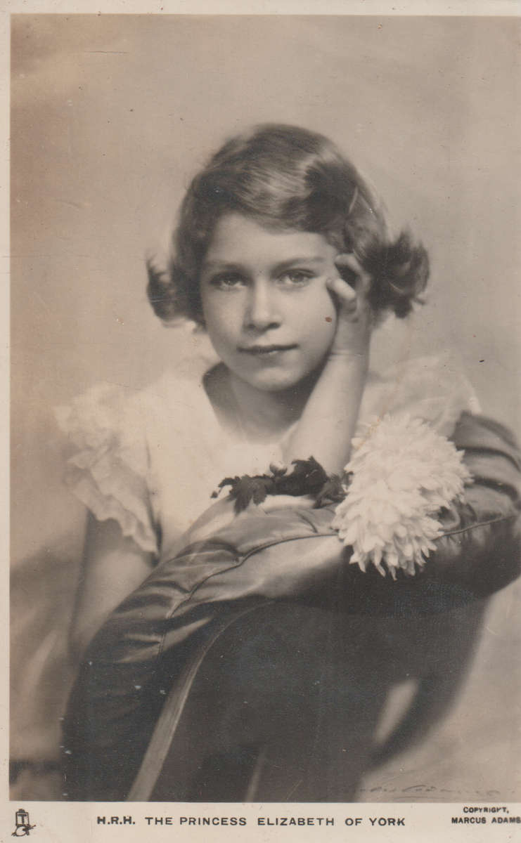 MINT POST CARD ROYAL FAMILY