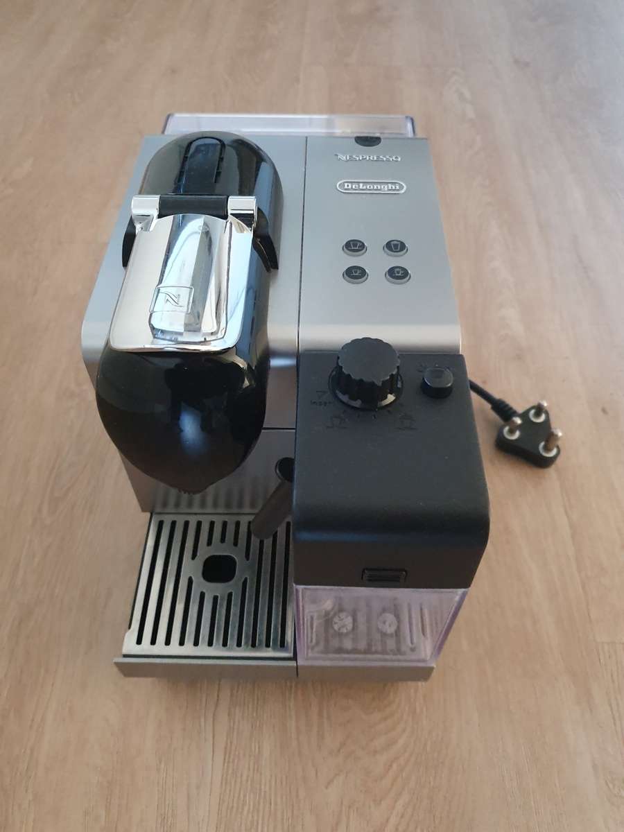 Nespresso - DeLonghi Coffee Machine