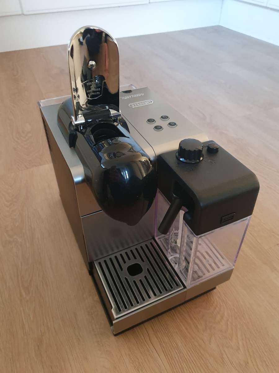 Nespresso - DeLonghi Coffee Machine