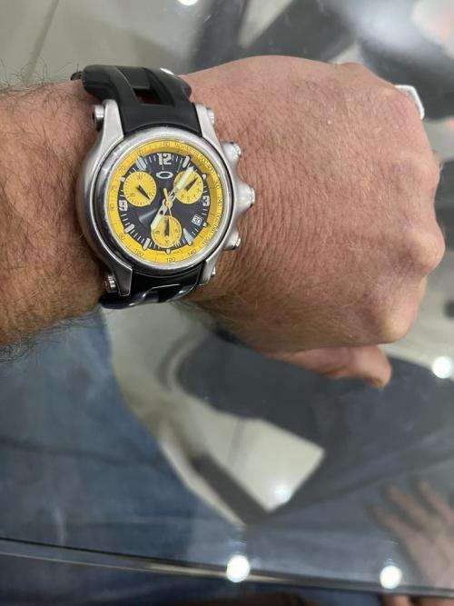 oakly holeshot chronograph