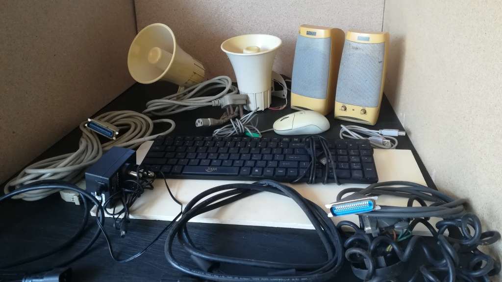 ** Bundle Box 2x Loud Sirens+2x loud speakers+ box of electronics and cables