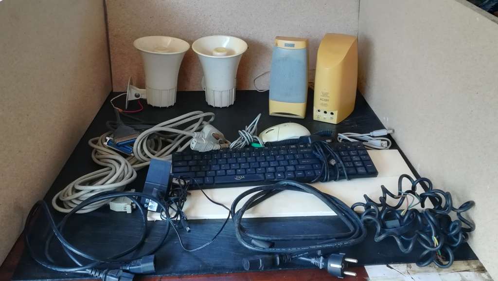 ** Bundle Box 2x Loud Sirens+2x loud speakers+ box of electronics and cables