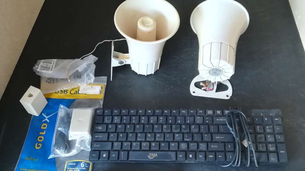 ** Bundle Box 2x Loud Sirens+2x loud speakers+ box of electronics and cables