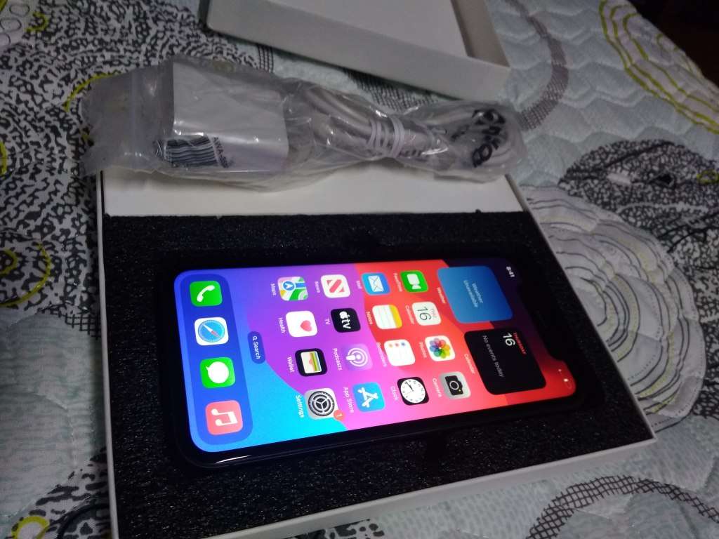 iPhone 11  ABSOLUTELY STUNNING