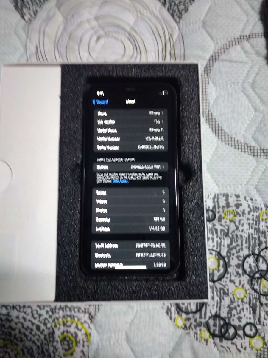 iPhone 11  ABSOLUTELY STUNNING