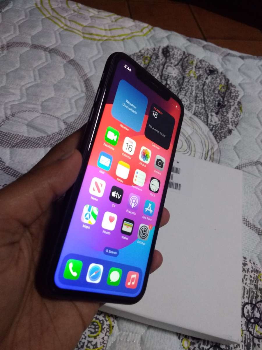 iPhone 11  ABSOLUTELY STUNNING
