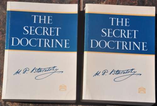 THE SECRET DOCTRINE by H.P. BLAVATSKY Facsimile reprint 1977 (Cosmogenesis & Anthropogenesis)