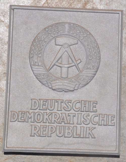 VINTAGE NATIONAL BORDER SIGN OF GERMAN DEMOCRATIC REPUBLIC (METAL CASTING) - IN TOP CONDITION
