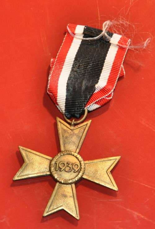KRIEGSVERDIENSTKREUZ mit Band - original THIRD REICH collectible in excellent preservation