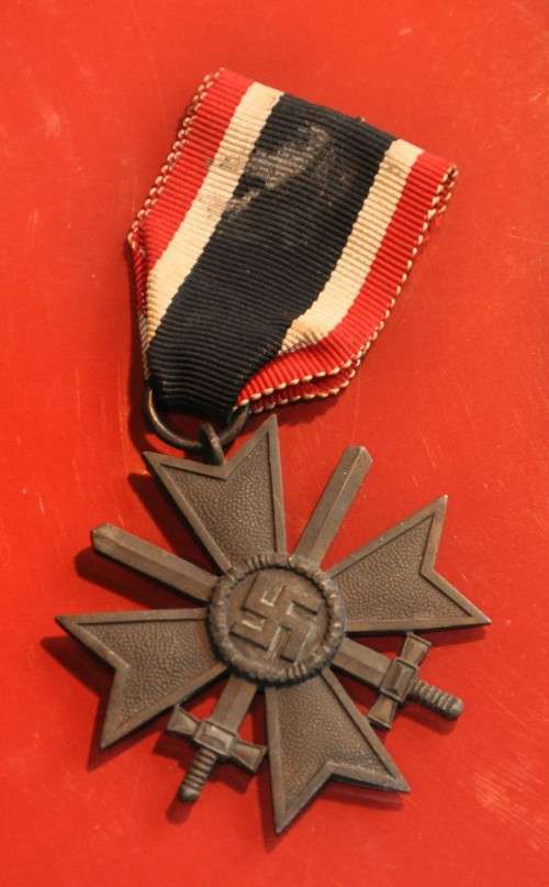 KRIEGSVERDIENSTKREUZ SCHWERTER mit Band - original THIRD REICH collectible in excellent preservation