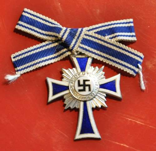 MUTTERKREUZ in SILBER mit Band - original THIRD REICH collectible in excellent preservation