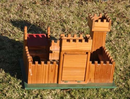 WOODEN KNIGHT'S CASTLE - PICK UP ONLY