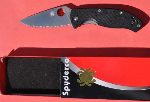 SPYDERCO Tenacicus Satin Serrated