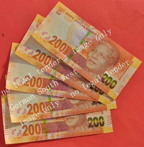 R200 2019 prefix LT, Var, L Kganyago, 1st issue ***UNC*** 5 consecutive banknotes available