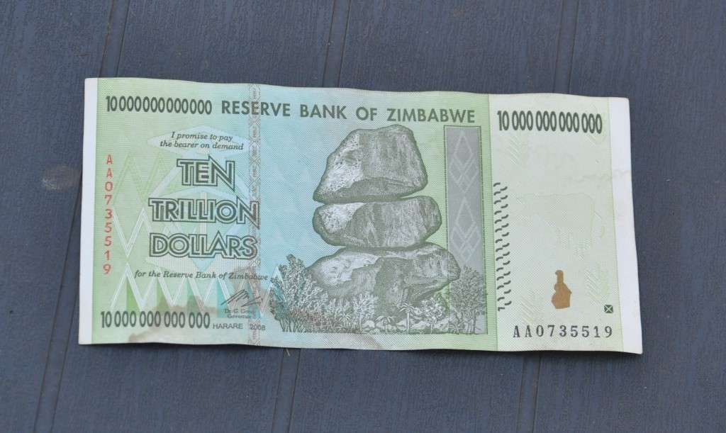 ZIMBABWE 10 Trillion 2008 - in collectible condition