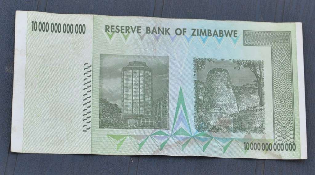 ZIMBABWE 10 Trillion 2008 - in collectible condition