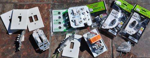 VALUABLE LOT OF 1-WAY & 2-WAY SWITCHES, PLUGS, DIMMER et al - some of them absolutely unused