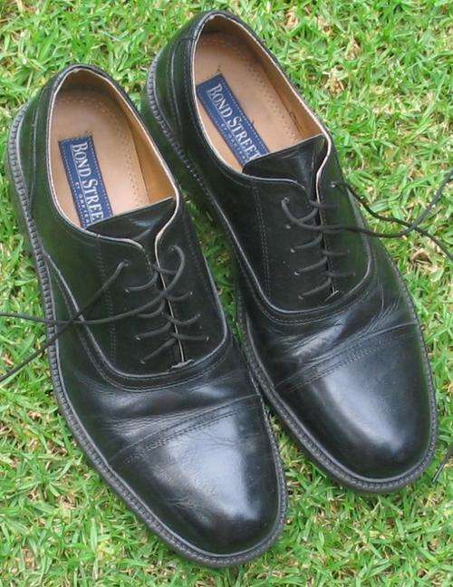 CRAZY R1 NO RESERVE - BLACK SHOES Size 10 - as new