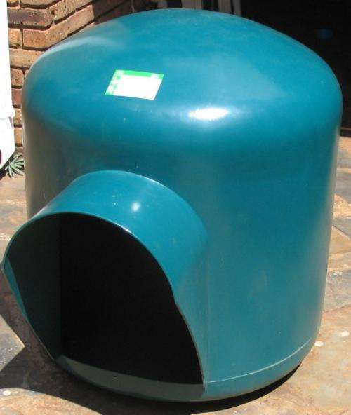 ORIGINAL IGLOO KENNEL for LARGE DOGS AS NEW