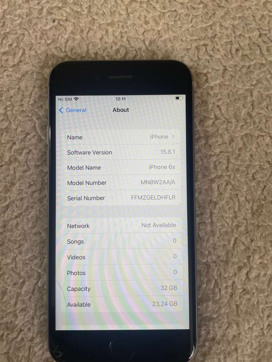 Iphone 6s (crack left side of phone)