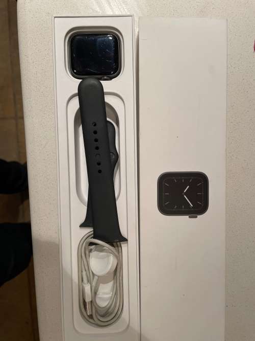 Apple Watch series 5 44mm space grey GPS only