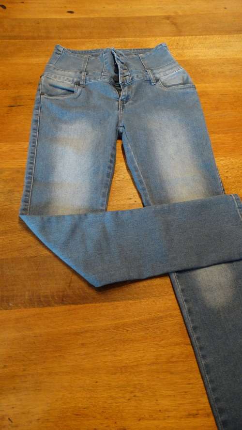 LIGHT BLUE SKINNY JEANS (SIZE 38 RT - fits like a 36)