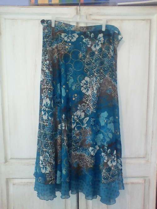 GORGEOUS TURQUOISE FLORAL SKIRT (SIZE 10/12)