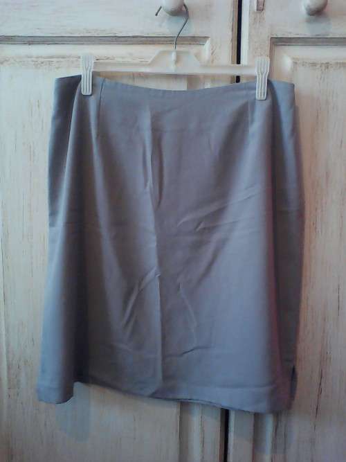DOVE GREY SKIRT (SIZE 36 'SMILEYS')