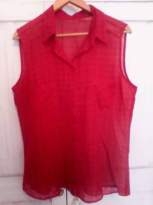 GORGEOUS SLEEVELESS BUTTONDOWN (SIZE 14/38)