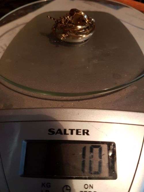 9 Carat Gold Scrap Jewellery, including chains, earrings, signet ring - 10 grams