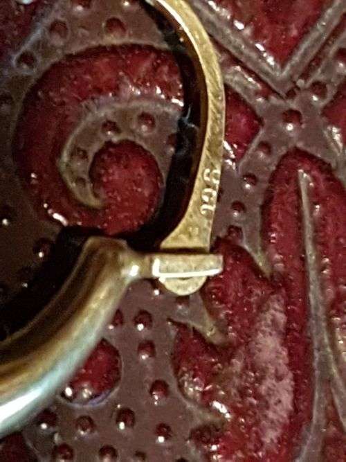 9 Carat Gold Scrap Jewellery, including chains, earrings, signet ring - 10 grams