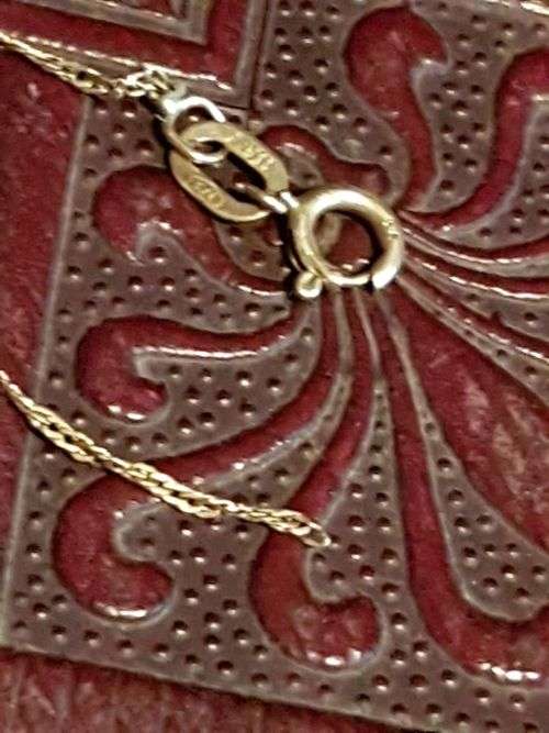 9 Carat Gold Scrap Jewellery, including chains, earrings, signet ring - 10 grams