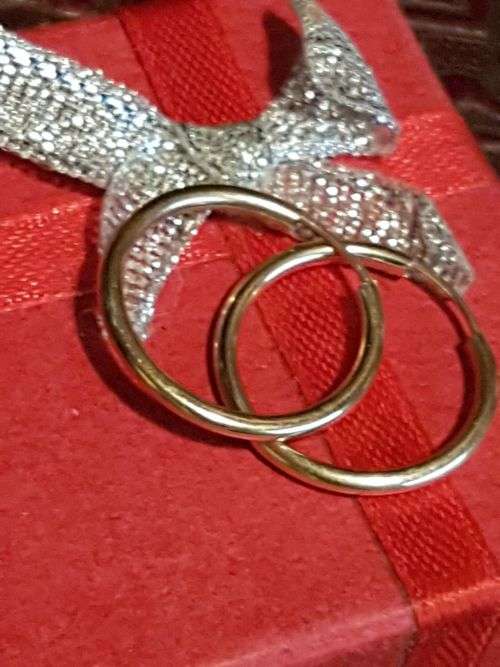 9 Carat Gold Scrap Jewellery, including chains, earrings, signet ring - 10 grams