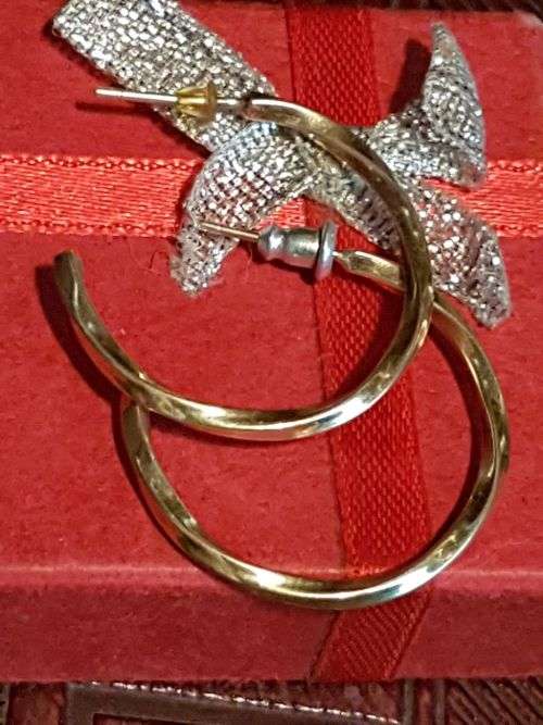 9 Carat Gold Scrap Jewellery, including chains, earrings, signet ring - 10 grams