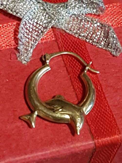 9 Carat Gold Scrap Jewellery, including chains, earrings, signet ring - 10 grams