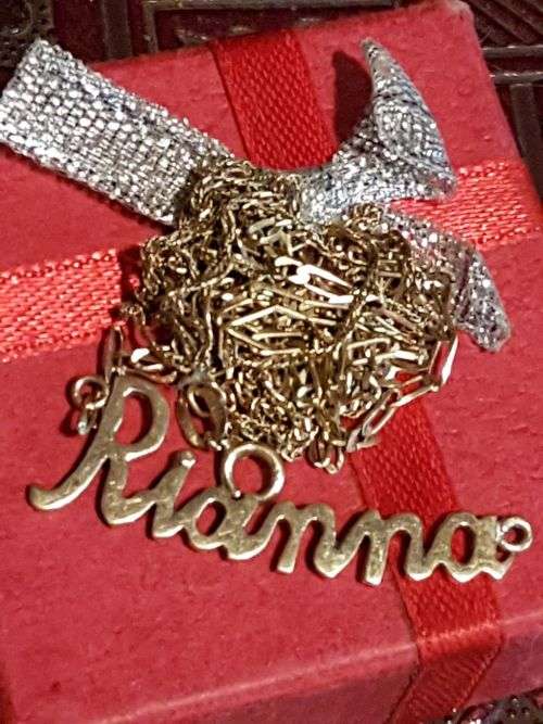 9 Carat Gold Scrap Jewellery, including chains, earrings, signet ring - 10 grams